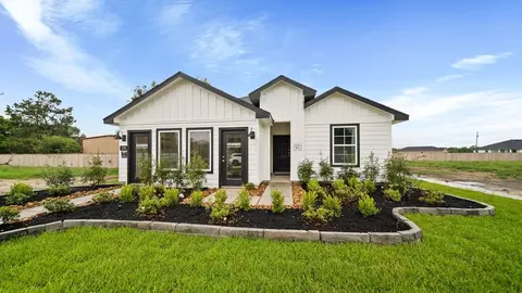 515 Hunter Grove Ln, China, TX 77613