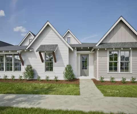 100 Firefly Ln, Opelika, AL
