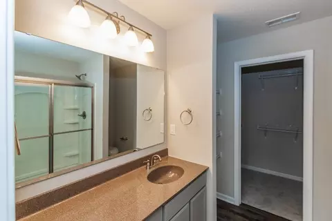 Bath - 175 Westwoods Rd, Wright City, MO 63390 photo 2 of 3