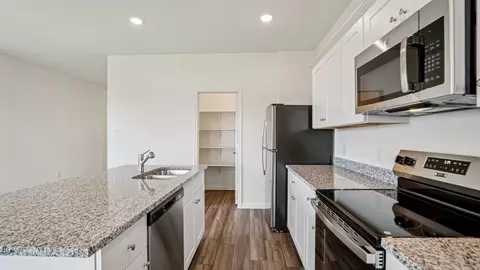 Kitchen - 11324 Arnold Loop, San Antonio, FL 33576 photo 3 of 4