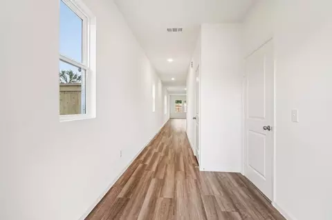Entry Way - 11324 Arnold Loop, San Antonio, FL 33576 photo 2 of 2