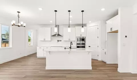 2216 Oak Ct, Milton, WA 98354