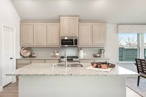 Kitchen - 1154 Bailey Ranch Rd, Aledo, TX 76008 photo 3 of 7