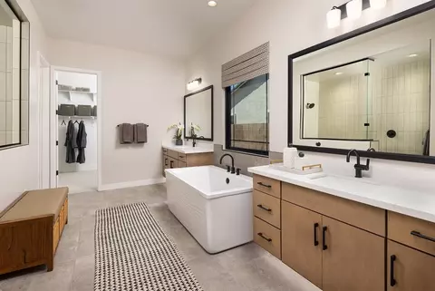 Bath - 1742 E Dew Drop Trl, Phoenix, AZ 85085 photo 1 of 4