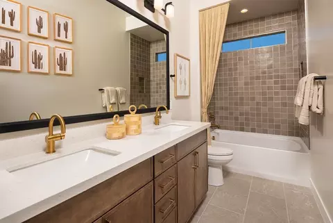 Bath - 1742 E Dew Drop Trl, Phoenix, AZ 85085 photo 4 of 4
