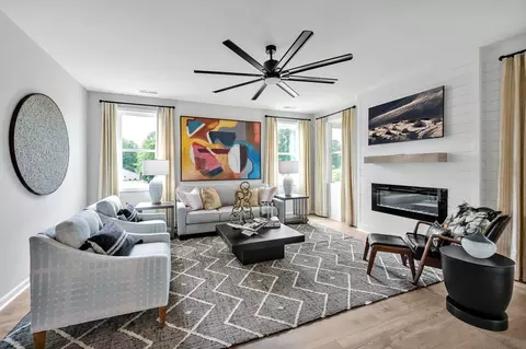 Living - 502 Midsummer St, Aberdeen, NC 28315 photo 1 of 5