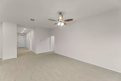 Entry Way - 1806 Apache Cir, Cleburne, TX 76033 photo 4 of 9