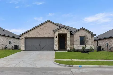 1806 Apache Cir, Cleburne, TX 76033