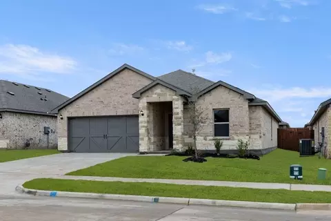 Exterior - 1806 Apache Cir, Cleburne, TX 76033 photo 2 of 8