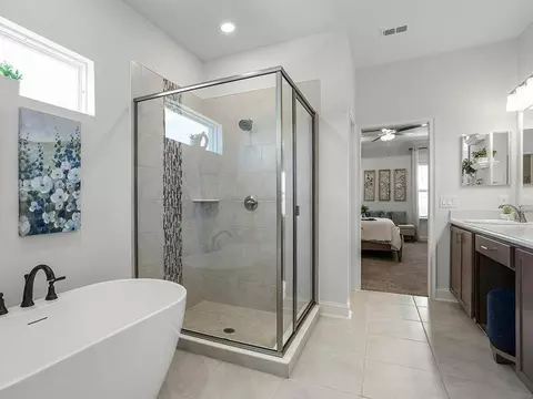 Bath - 5514 Amorelli Way, Auburndale, FL 33823 photo 3 of 3