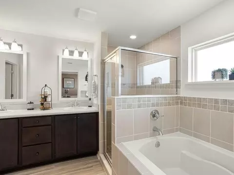 Bath - 5514 Amorelli Way, Auburndale, FL 33823 photo 2 of 3
