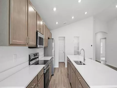 Kitchen - 5514 Amorelli Way, Auburndale, FL 33823 photo 3 of 7