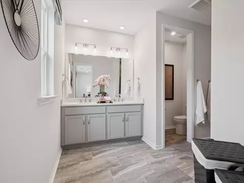 Bath - 516 Webster Ln, Cramerton, NC 28032 photo 3 of 4