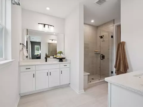 Bath - 516 Webster Ln, Cramerton, NC 28032 photo 3 of 3