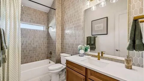 Bath - 931 Cherrystone Loop, Buda, TX 78610 photo 2 of 4