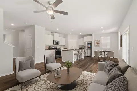 102 Quinn Ln, Fountain Inn, SC 29644