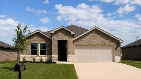 1213 E Stallion Ln, Mustang, OK 73064