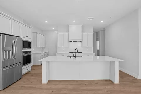 Kitchen - 1365 Farmhouse Ave, Clovis, CA 93619 photo 1 of 6