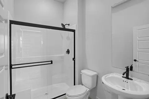 Bath - 1365 Farmhouse Ave, Clovis, CA 93619 photo 1 of 5