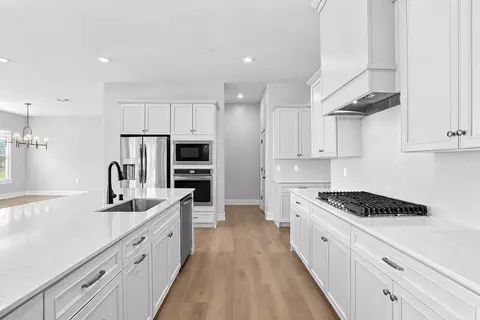 Kitchen - 1365 Farmhouse Ave, Clovis, CA 93619 photo 3 of 6