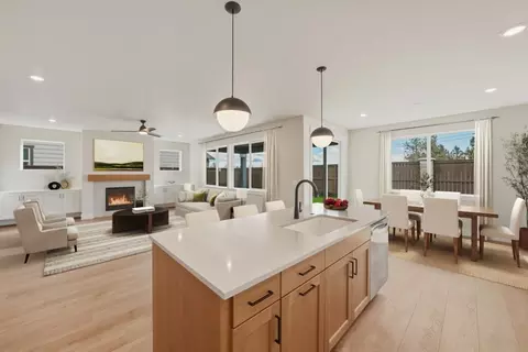 Kitchen - 1318 E Luna St, Newberg, OR 97132 photo 1 of 2