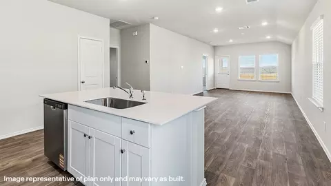 Kitchen - 14538 Open Range Rd, Lytle, TX 78052 photo 4 of 16