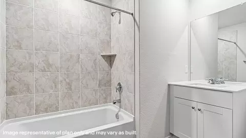 Bath - 14538 Open Range Rd, Lytle, TX 78052 photo 3 of 8