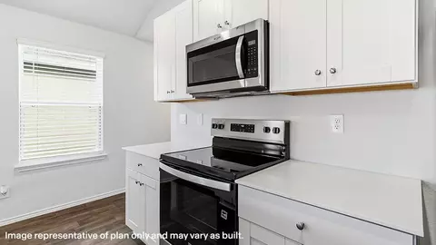 Kitchen - 14538 Open Range Rd, Lytle, TX 78052 photo 6 of 16