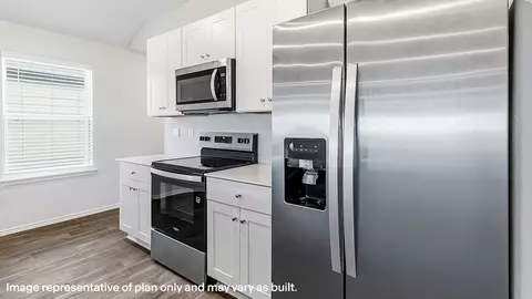Kitchen - 14538 Open Range Rd, Lytle, TX 78052 photo 7 of 16