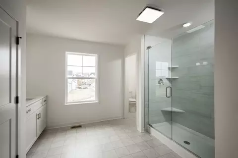 Bath - 333 Amber Dr, Lititz, PA 17543 photo 2 of 8
