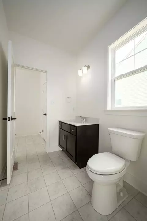 Bath - 333 Amber Dr, Lititz, PA 17543 photo 7 of 8