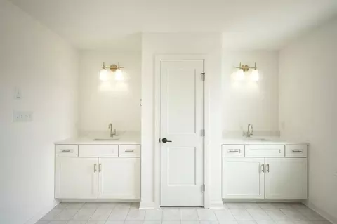Bath - 333 Amber Dr, Lititz, PA 17543 photo 1 of 8