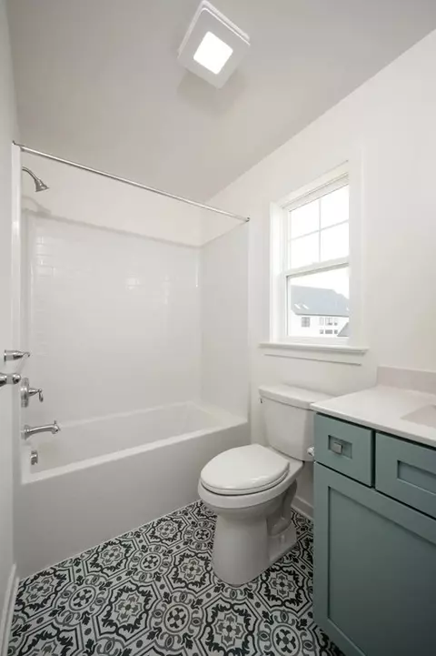 Bath - 333 Amber Dr, Lititz, PA 17543 photo 3 of 8