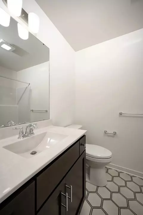 Bath - 333 Amber Dr, Lititz, PA 17543 photo 6 of 8