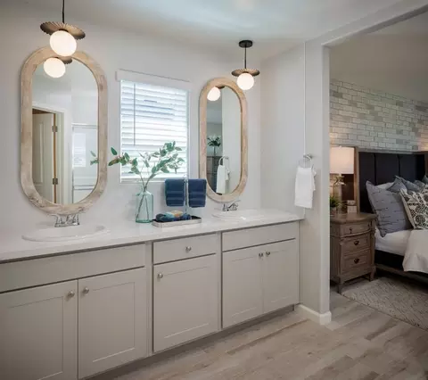 Bath - 306 Pelican Dr, Delano, CA 93215 photo 1 of 4