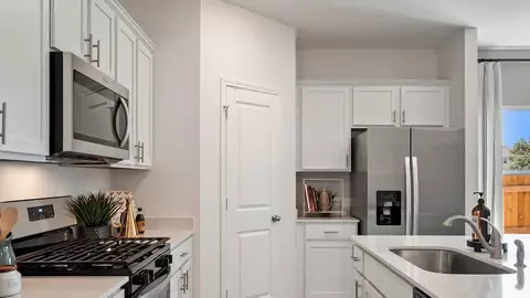 Kitchen - 2140 Ghost Rider Ct, Leander, TX 78641 photo 5 of 10