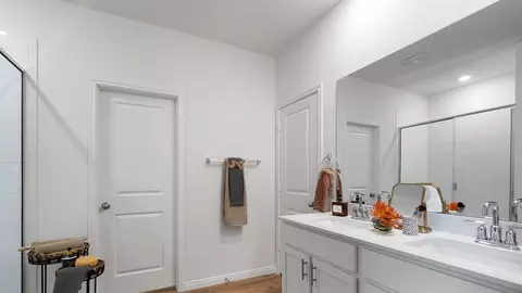 Bath - 2140 Ghost Rider Ct, Leander, TX 78641 photo 6 of 11