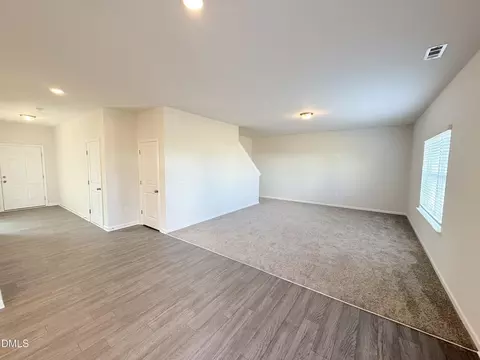 Living - 16 Valley Forge Ln, Smithfield, NC 27577 photo 1 of 3