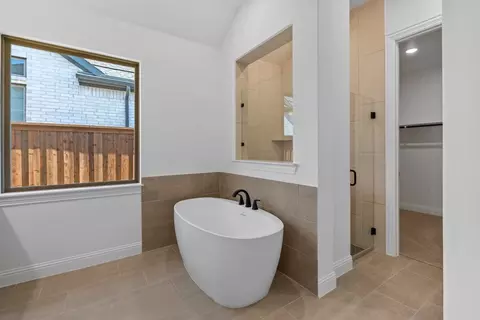Bath - 616 Donegal Dr, Celina, TX 75009 photo 3 of 5