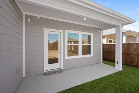 Exterior - 1728 Willow Patch Dr, Krum, TX 76249 photo 3 of 10