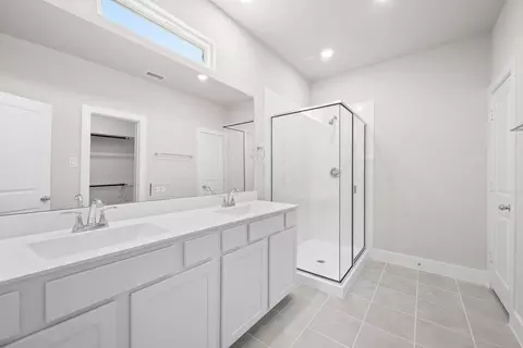 Bath - 1728 Willow Patch Dr, Krum, TX 76249 photo 3 of 13