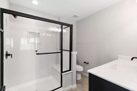 Bath - 1308 Hillside Ct, Rolla, MO 65401 photo 7 of 17