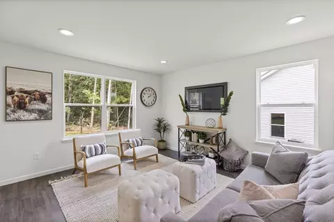 Living - 1308 Hillside Ct, Rolla, MO 65401 photo 2 of 15