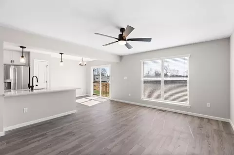 Living - 1308 Hillside Ct, Rolla, MO 65401 photo 8 of 15