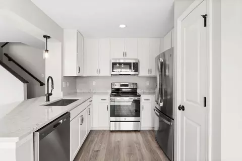 Kitchen - 1308 Hillside Ct, Rolla, MO 65401 photo 4 of 13