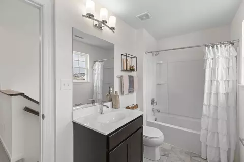 Bath - 1308 Hillside Ct, Rolla, MO 65401 photo 3 of 17