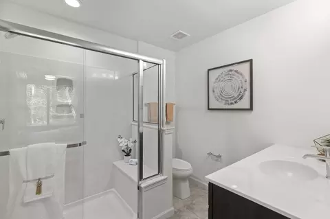 Bath - 1308 Hillside Ct, Rolla, MO 65401 photo 4 of 17