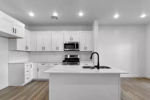 Kitchen - 1063 E Malibu Ln, Washington, UT 84780 photo 1 of 3