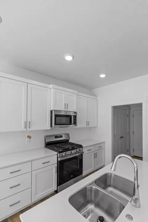 Kitchen - 1063 E Malibu Ln, Washington, UT 84780 photo 1 of 1