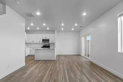 Living - 1063 E Malibu Ln, Washington, UT 84780 photo 1 of 2
